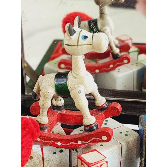 Enesco Wood Toybox Christmas Treasure Chest Music Box w/ Mirror 5" TESTED Vtg - Picture 5 of 16